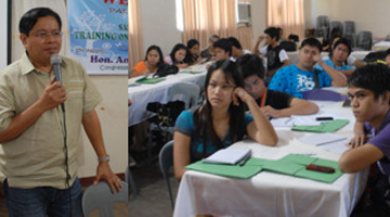 AGHAM Rep. Angelo B. Palmones at the closing ceremonies of the Saka Iskwela (left photo); participants listening to the congressman (right photo)