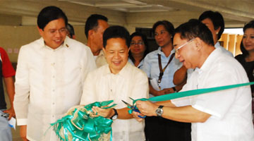 During the ribbon cutting ceremony. (L-R) Cong. Angelo B. Palmones of AGHAM Party-list, Dr. Patricio S. Faylon of PCAARRD, and Dr. Marco E. Montaño of UP-MSI.