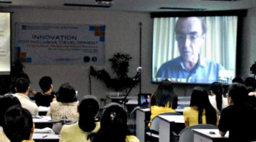 Webminar. Wyn Ellis of the Chulalongkorn University lectures via Skype.