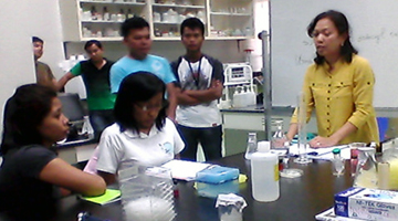 Dr. Diaz (standing, far right) demonstrates the freeze thaw/glass powder method to the participants. (Photo by: Kryselle M. Plata, S&T Media Service)