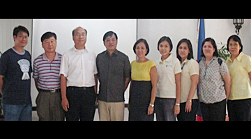 (From left) Dr. Agham C. Cuevas, Dr. Kim, Sung-kook, and Dr. Park, Sung-ho with Dr. Albert P. Aquino and Dr. Leah J. Buendia, Directors of SERD and Policy Coordination and Monitoring Division (PCMD), respectively, and other SERD and PCMD staff, after the wrap-up meeting at PCAARRD, Los Baños, Laguna.