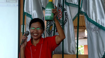 Graciela Caballero of SPAMAST shows a bottle of Kappaphycus Drippings or KD Foliar Fertilizer to the audience of the Seaweed Fiesta.