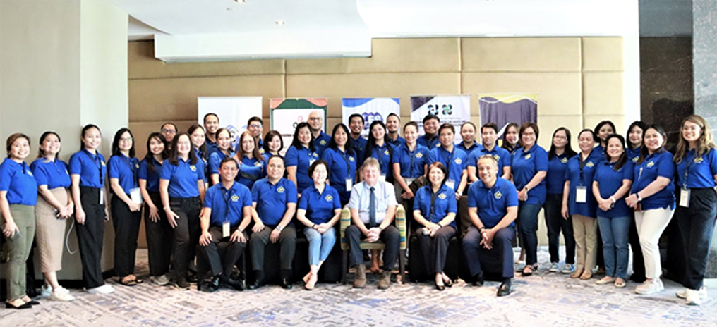 The training organizers from DOST-PCAARRD, APP, and LESP together with Dr. Andre Gorius and the trainees (Image credit: Technology Transfer and Promotion Division, DOST-PCAARRD)