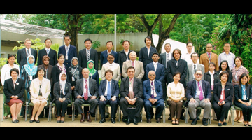 Participants to the workshop. RV Manzanilla is 5th from the right on the second row while this writer is 2nd from the right, seated. Also seated are (4th─7th from left) Dr. Simon Hearn (ACIAR principal adviser and APARIS Steering Committee chair), Dr. Hiroyuki Konuma (FAO RAP assistant director general and regional representative for Asia and the Pacific), Prof. Said Irandoust (AIT president), Dr. Ajit Maru (GFAR). On RV Manzanilla’s right in succession are Mr. Gerard Sylvester (FAO RAP), Dr. Raj Paroda (APAARI executive director), and Dr.  Srinivasacharyulu Attaluri (APARIS coordinator).