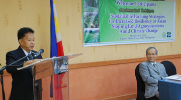 PCAARRD Executive Director Patricio S. Faylon (left) leads the International Workshop on Climate Change together with FFTC Deputy Director Hideo Imai (right).