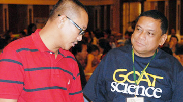 Maguindanao Governor Esmael “Toto” Mangudadatu (left) shares the on-going projects in his province with Dr. Edwin Villar, PCAARRD Livestock Research Division (LRD) director.